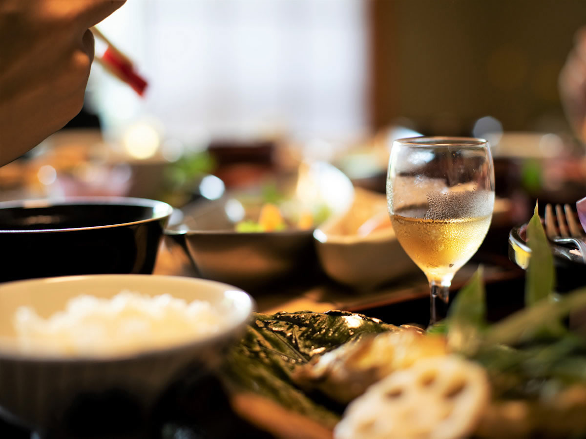 お部屋での食事イメージ